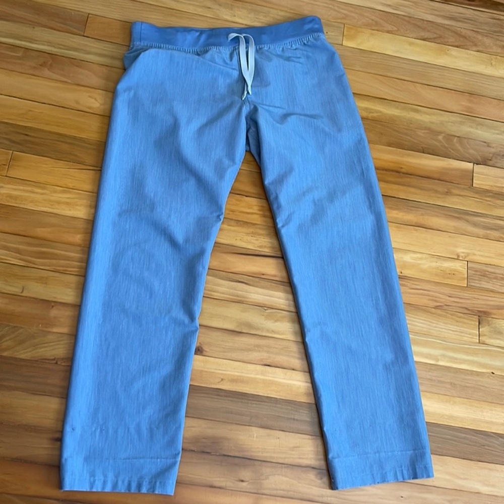 Figs pant size medium